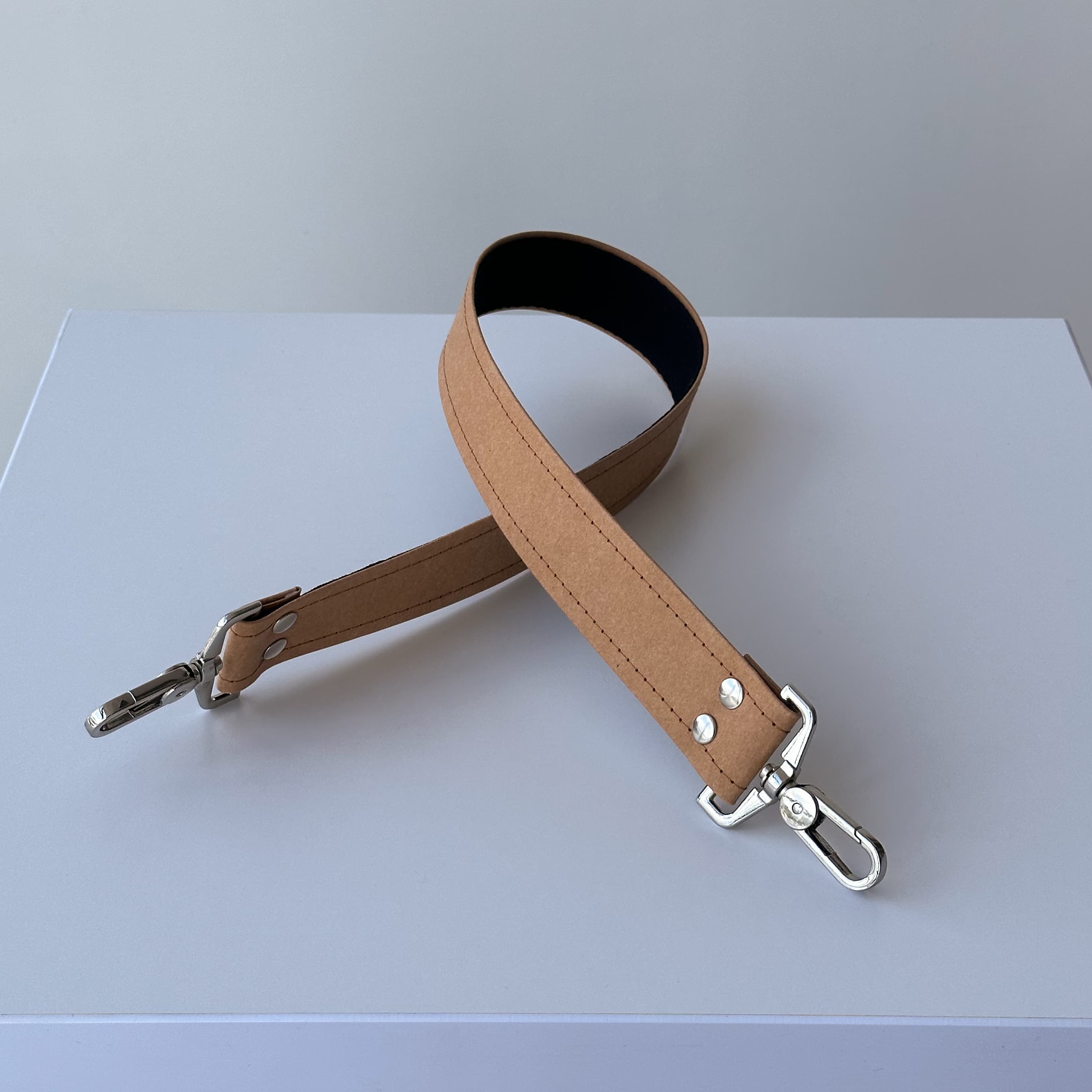 Широкий фіксований ремінець